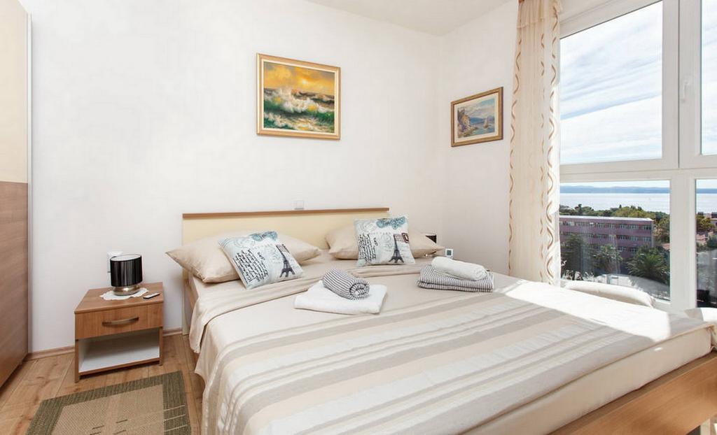 Apartment 28 Split Room photo